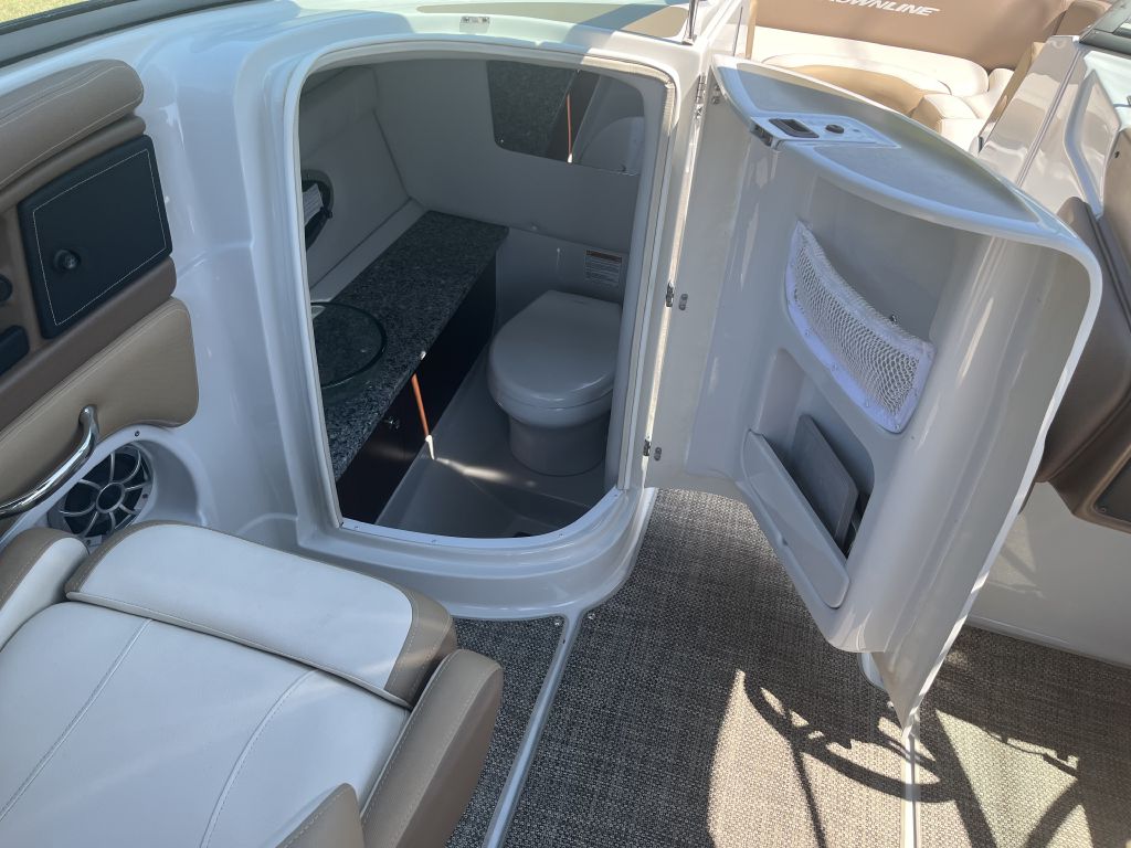 Photo 15 of this CROWNLINE E275XS
