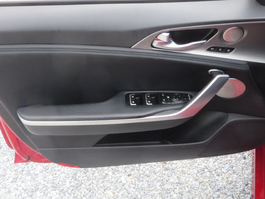 Photo 10 of this KIA STINGER