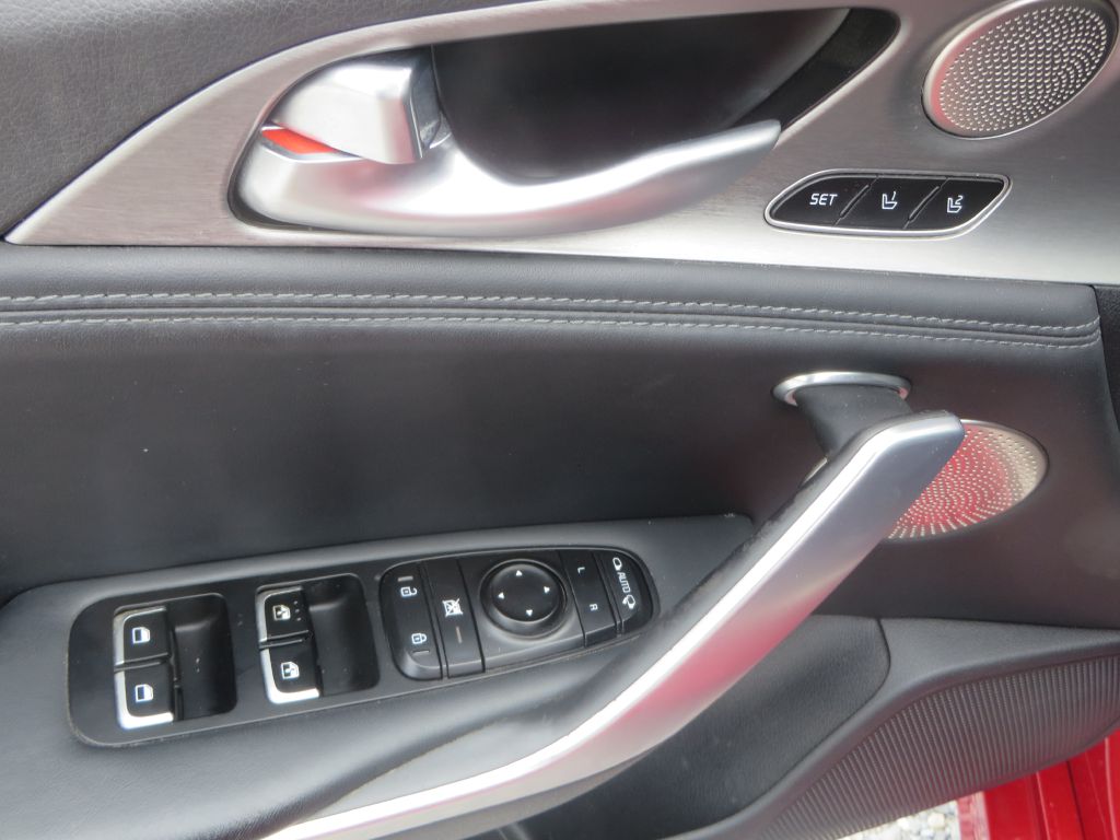Photo 11 of this KIA STINGER