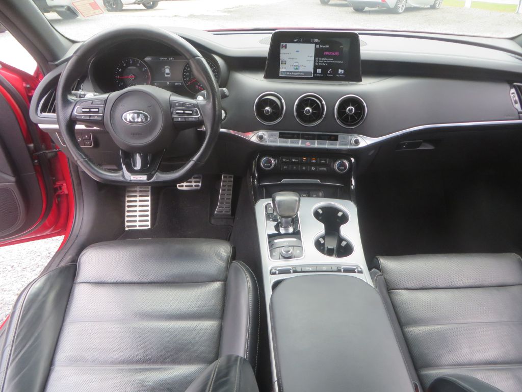 Photo 12 of this KIA STINGER