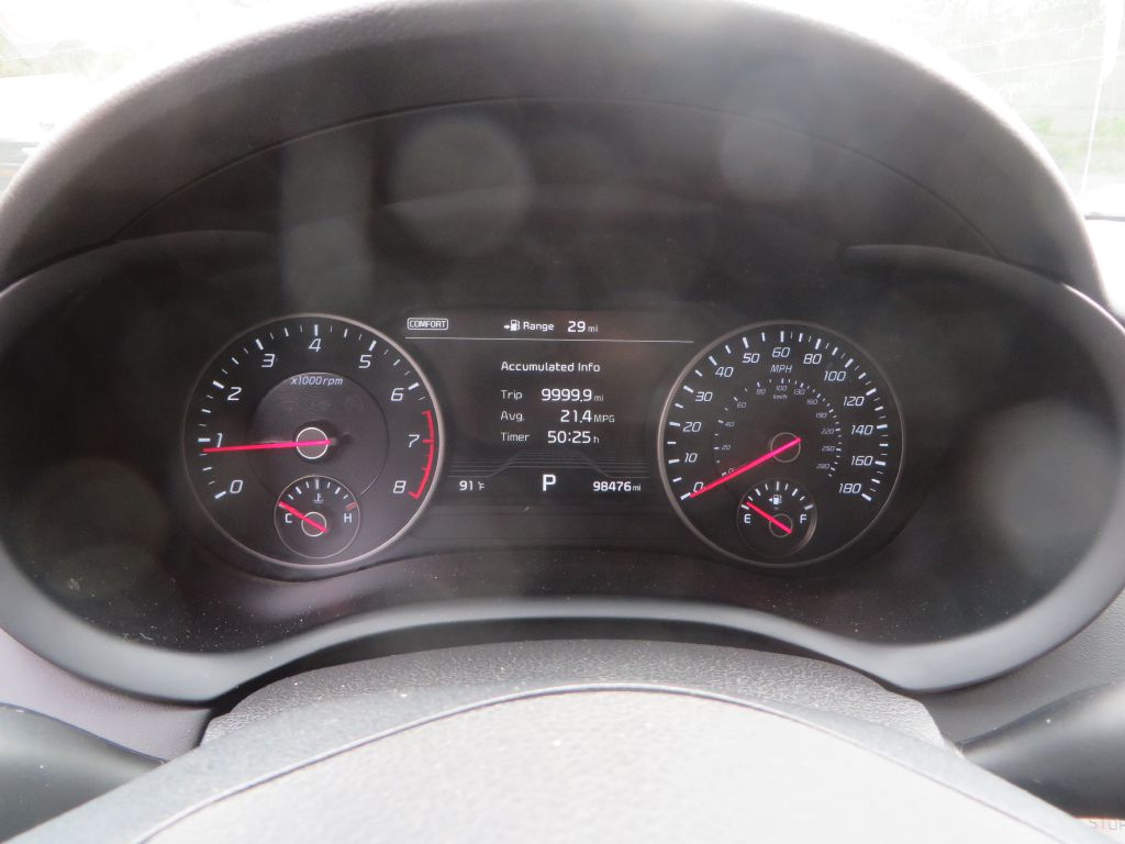 Photo 16 of this KIA STINGER