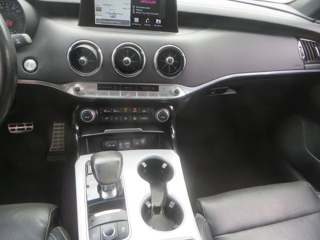 Photo 18 of this KIA STINGER
