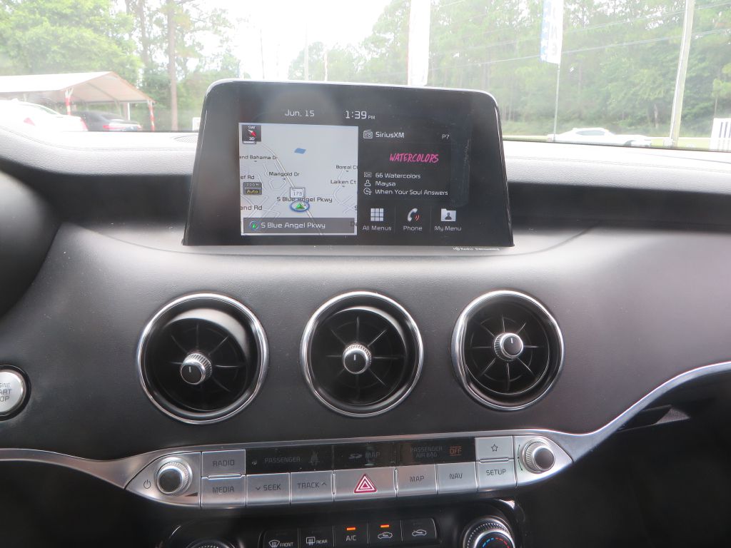 Photo 21 of this KIA STINGER
