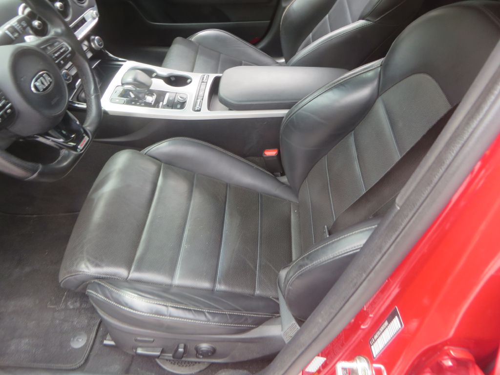 Photo 25 of this KIA STINGER