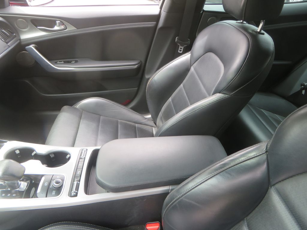 Photo 26 of this KIA STINGER