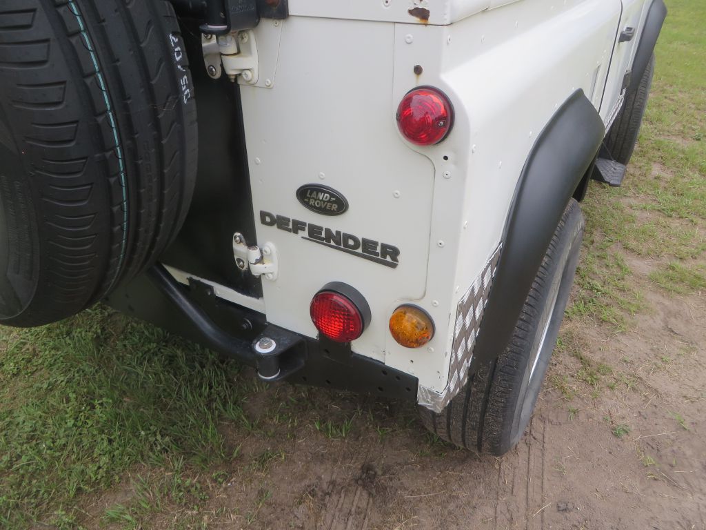Photo 9 of this LAND ROVER DEFENDER