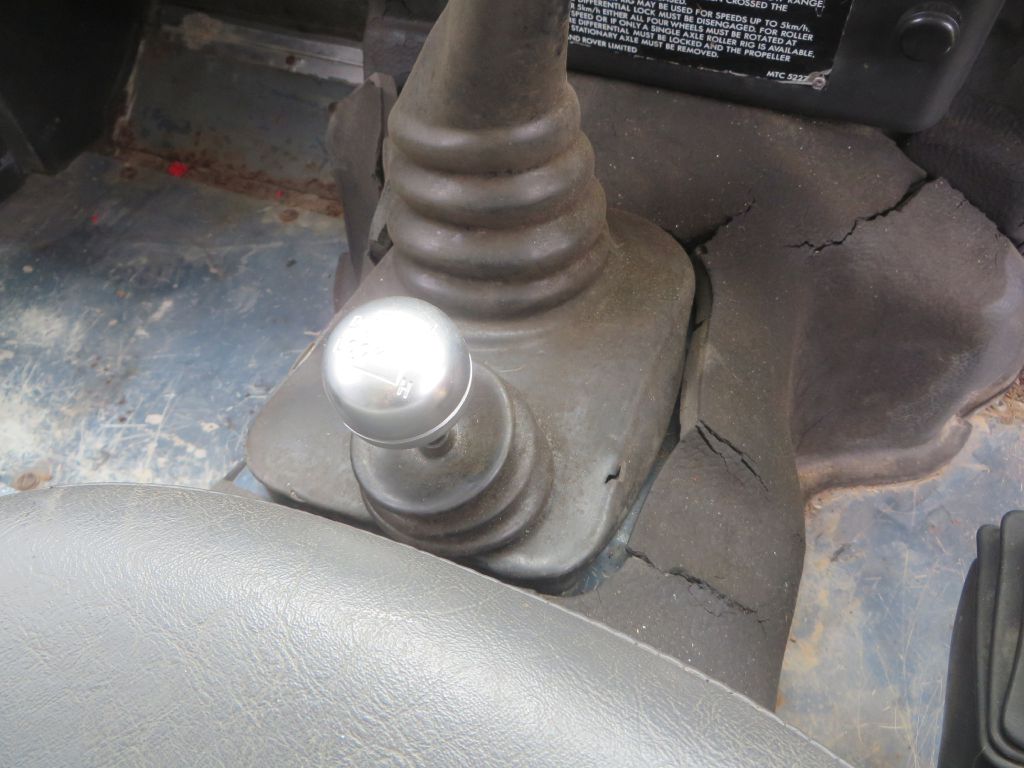 Photo 14 of this LAND ROVER DEFENDER
