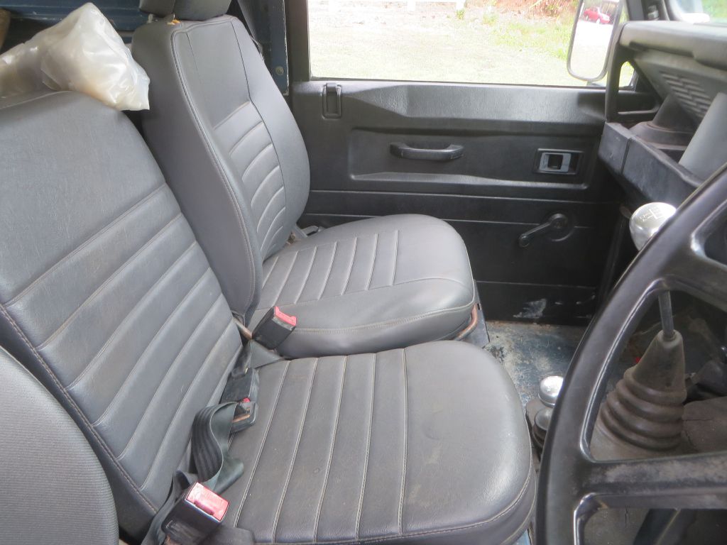 Photo 17 of this LAND ROVER DEFENDER