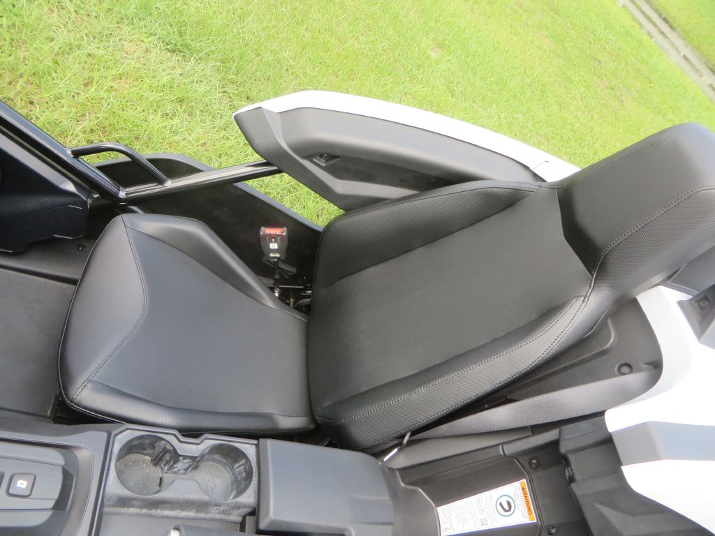 Photo 16 of this POLARIS SLINGSHOT