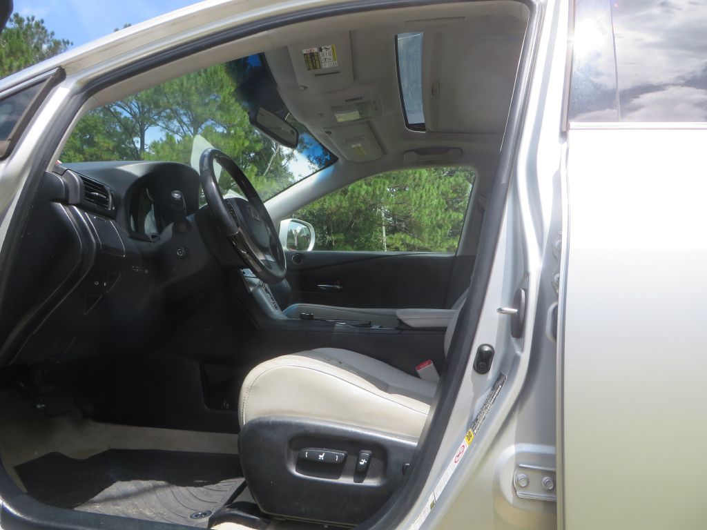 Photo 10 of this LEXUS RX