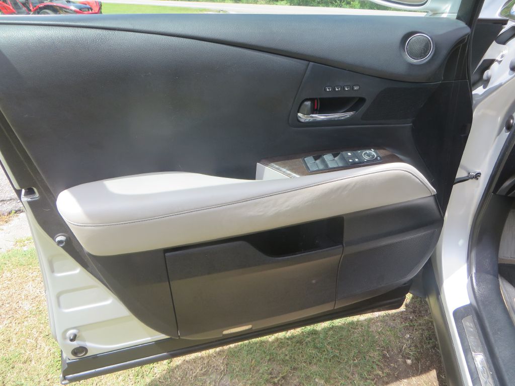 Photo 11 of this LEXUS RX