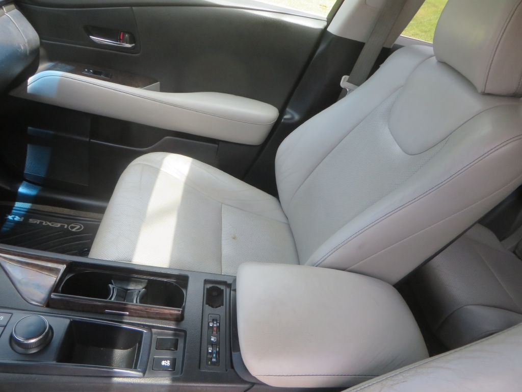 Photo 23 of this LEXUS RX