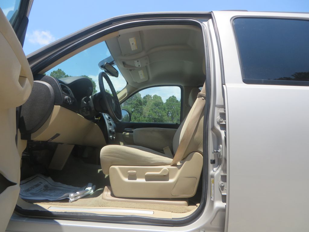 Photo 10 of this CHEVROLET TAHOE