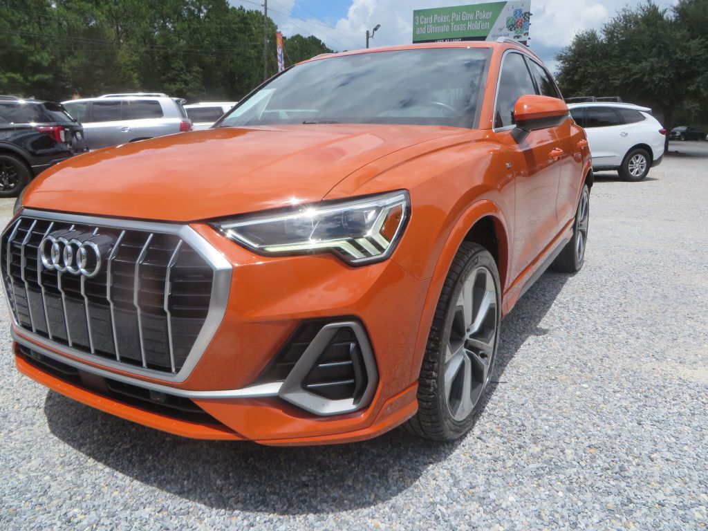 Photo 2 of this AUDI Q3