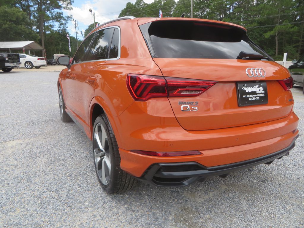 Photo 8 of this AUDI Q3