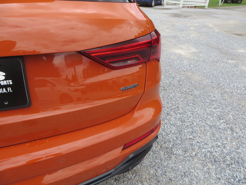 Photo 9 of this AUDI Q3