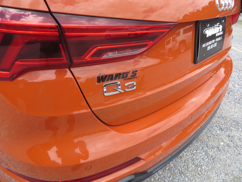 Photo 10 of this AUDI Q3