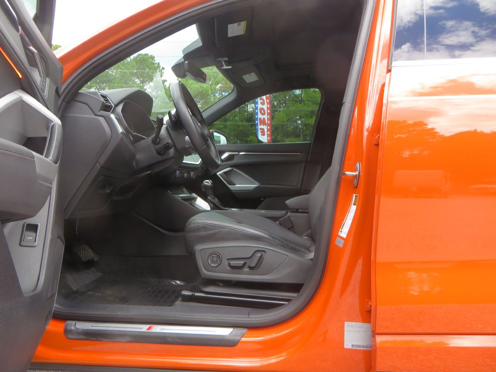 Photo 11 of this AUDI Q3