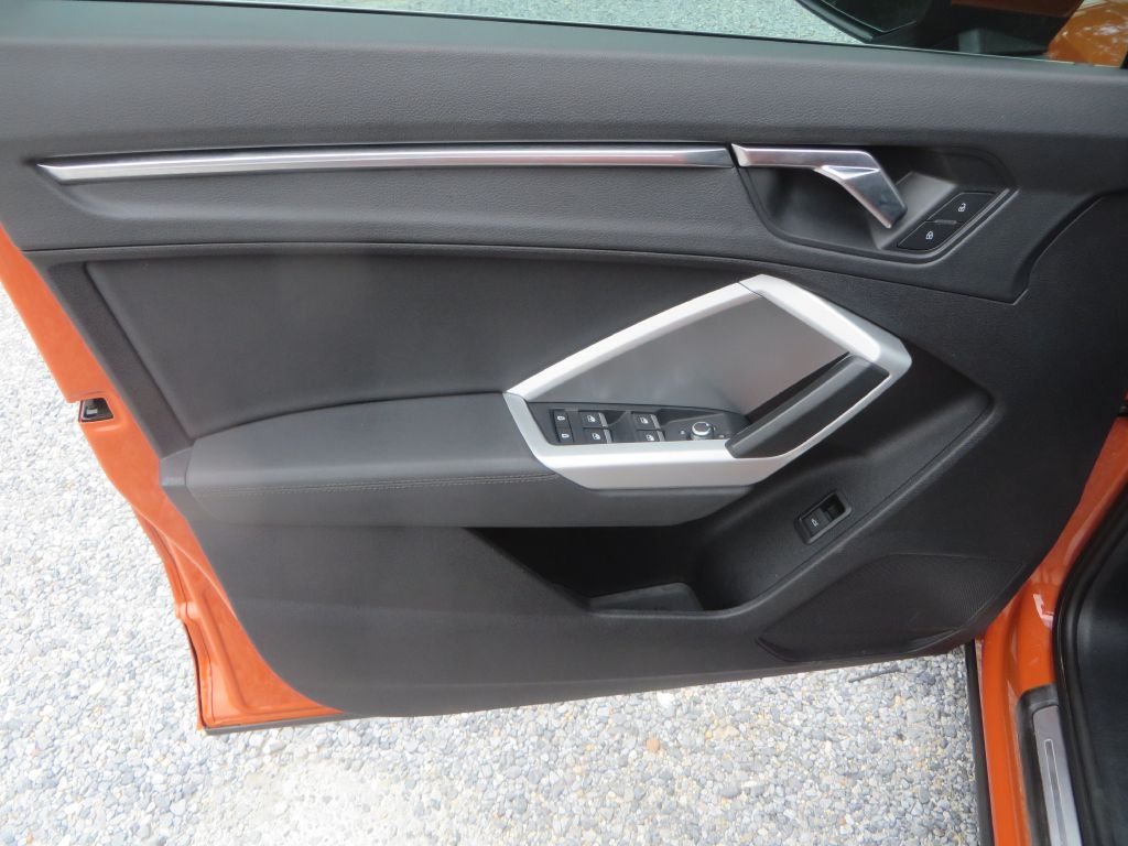 Photo 12 of this AUDI Q3