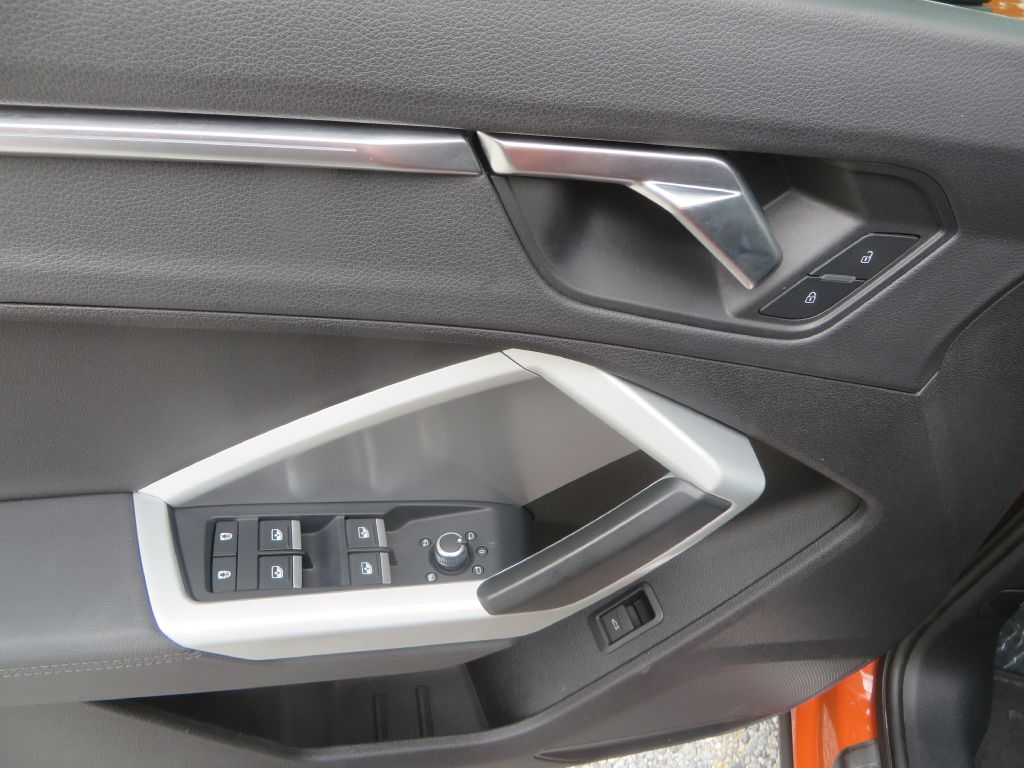 Photo 13 of this AUDI Q3