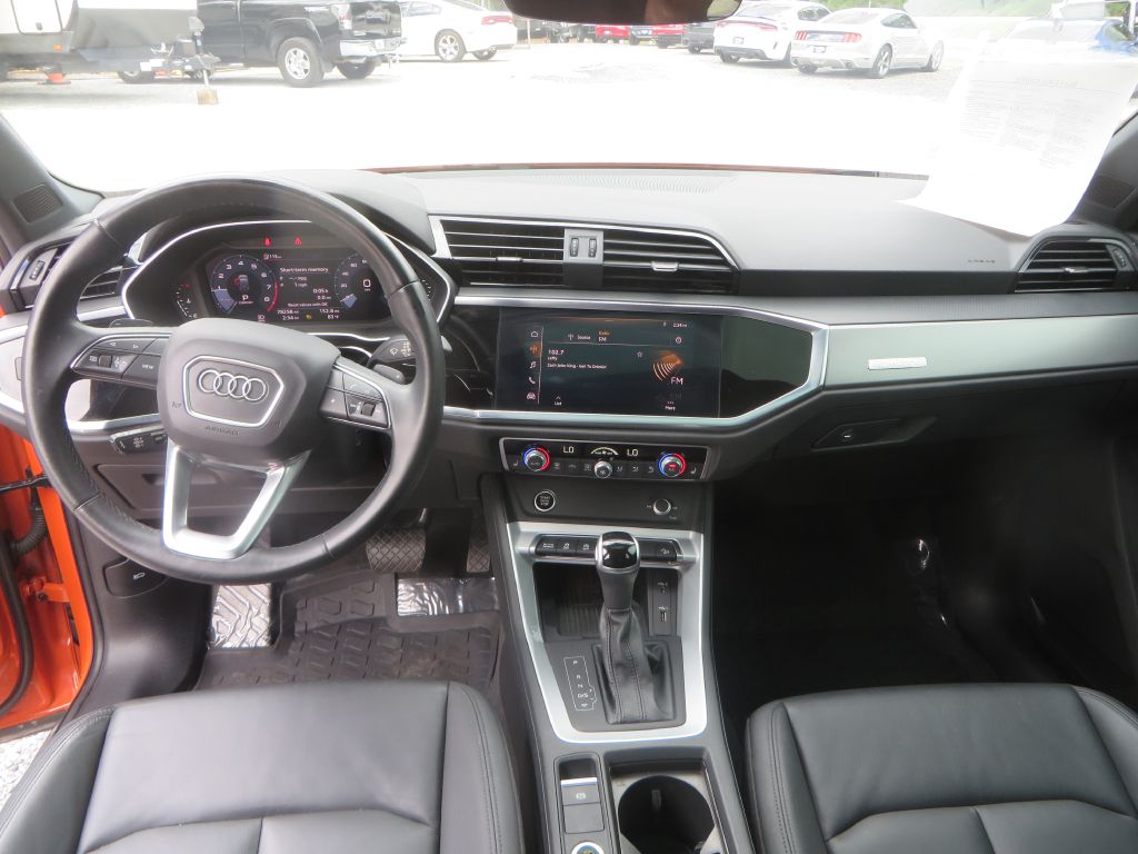 Photo 14 of this AUDI Q3