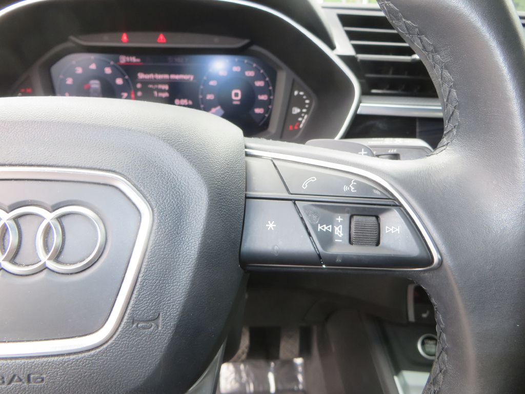 Photo 17 of this AUDI Q3