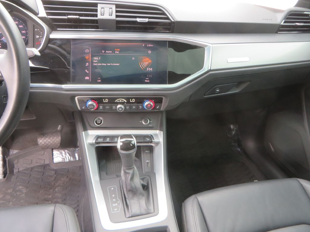Photo 20 of this AUDI Q3