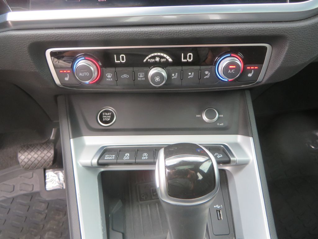 Photo 21 of this AUDI Q3