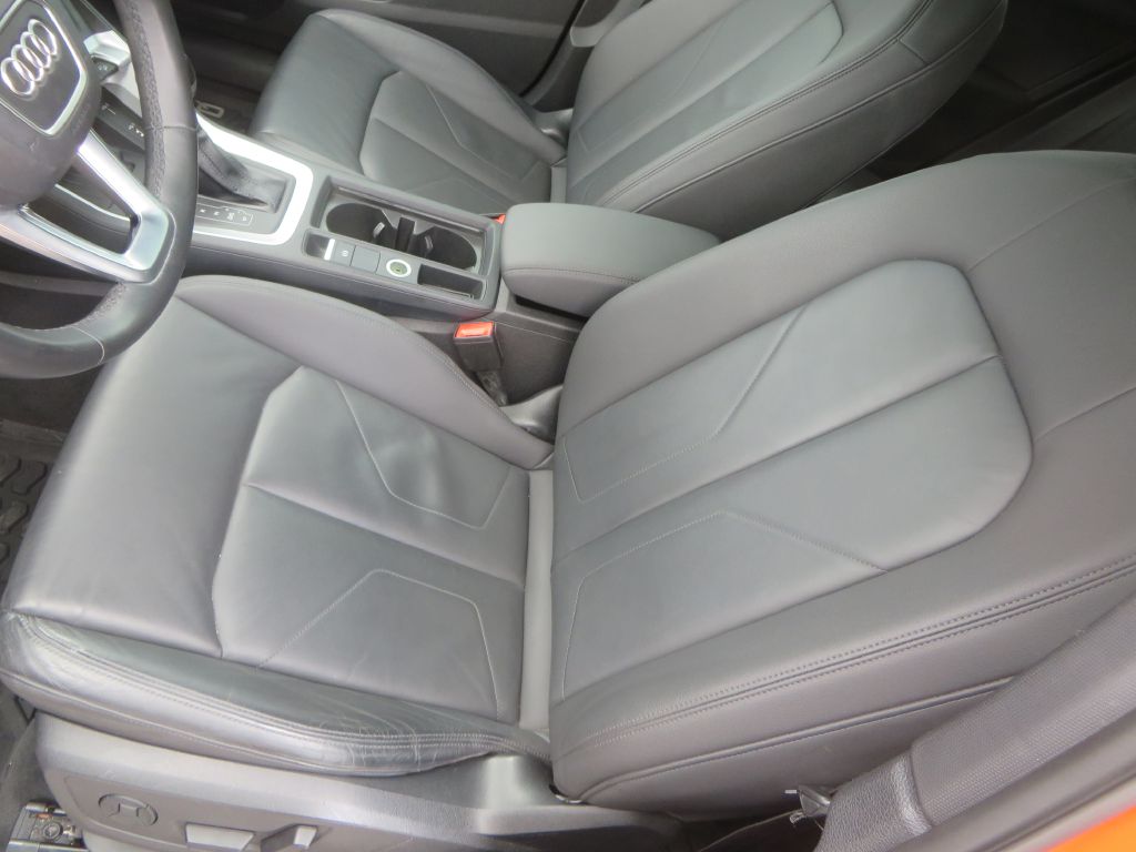 Photo 23 of this AUDI Q3