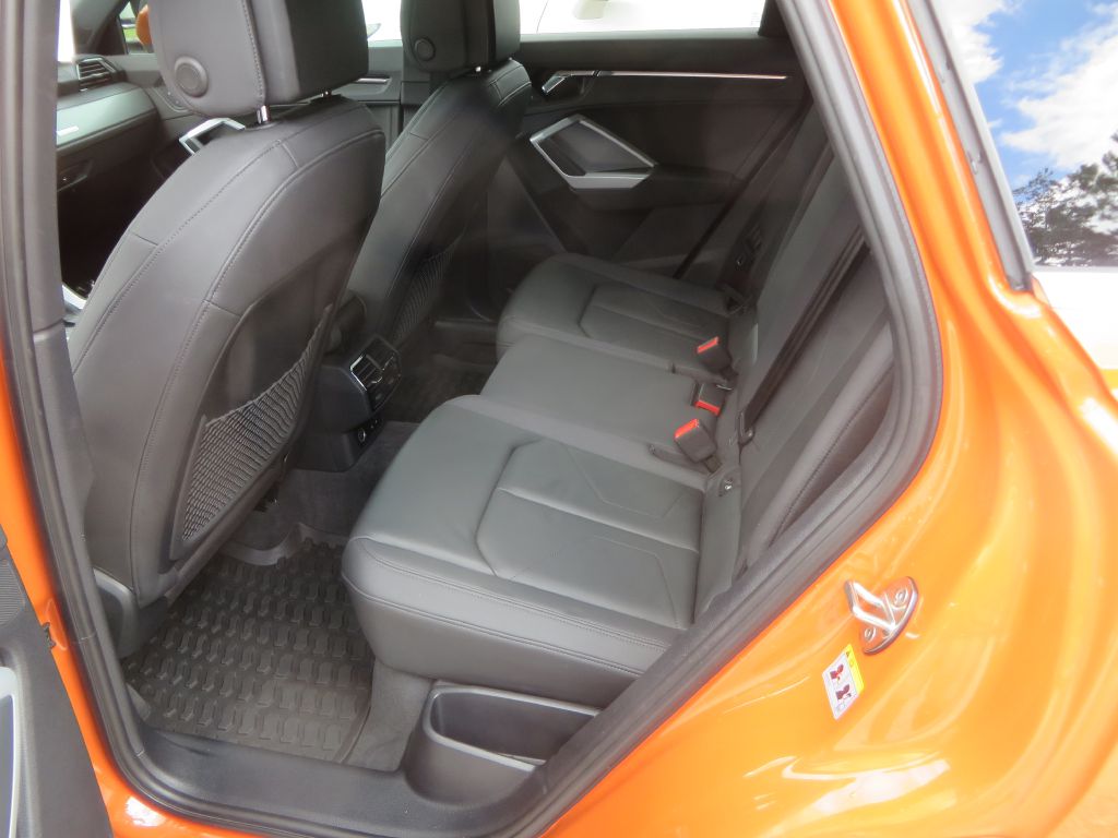 Photo 25 of this AUDI Q3