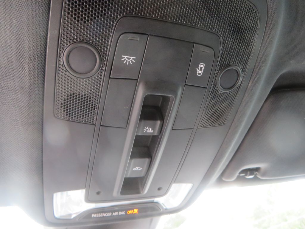 Photo 28 of this AUDI Q3