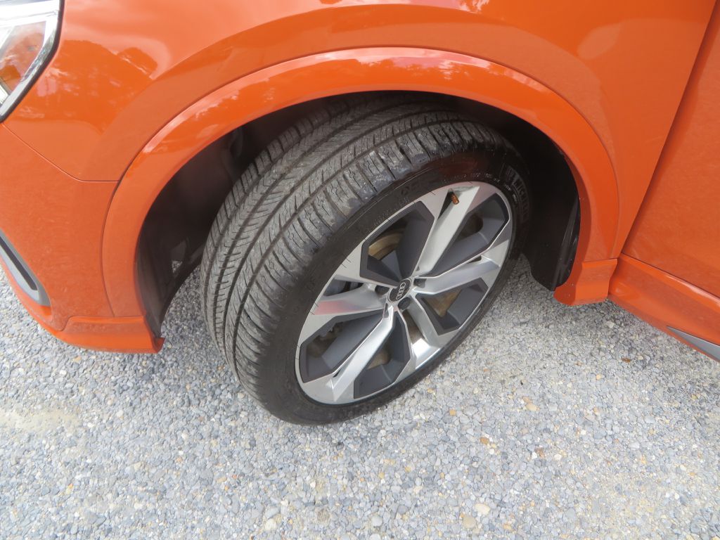 Photo 29 of this AUDI Q3