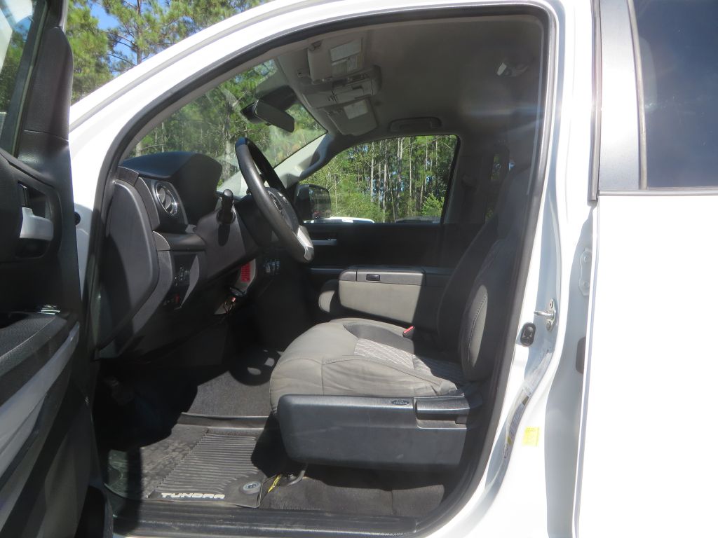 Photo 12 of this TOYOTA TUNDRA