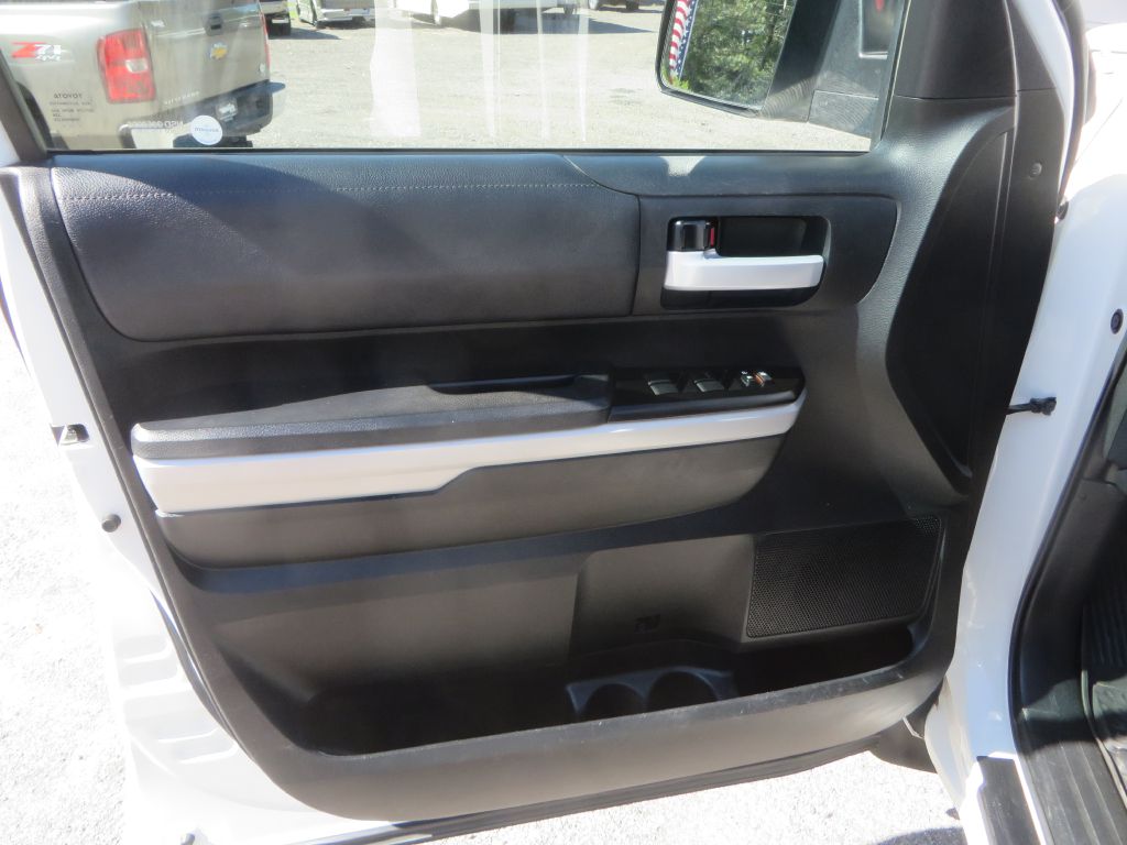Photo 13 of this TOYOTA TUNDRA