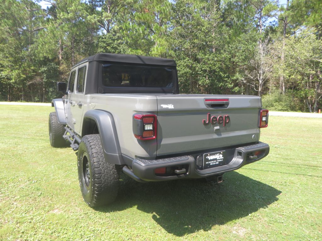 Photo 8 of this JEEP GLADIATOR