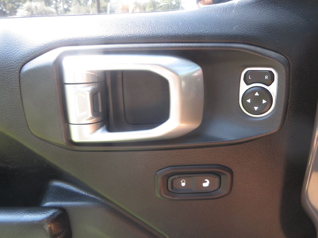 Photo 26 of this JEEP GLADIATOR