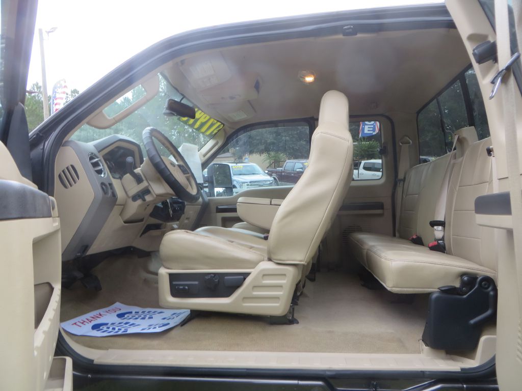 Photo 13 of this FORD F350