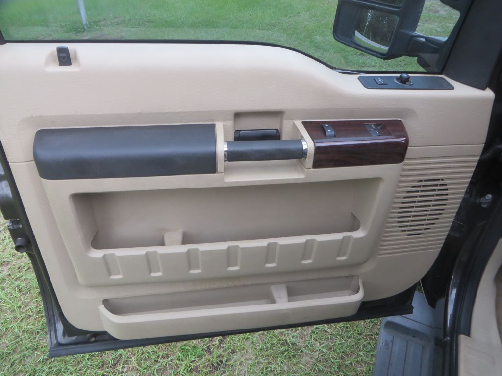 Photo 14 of this FORD F350