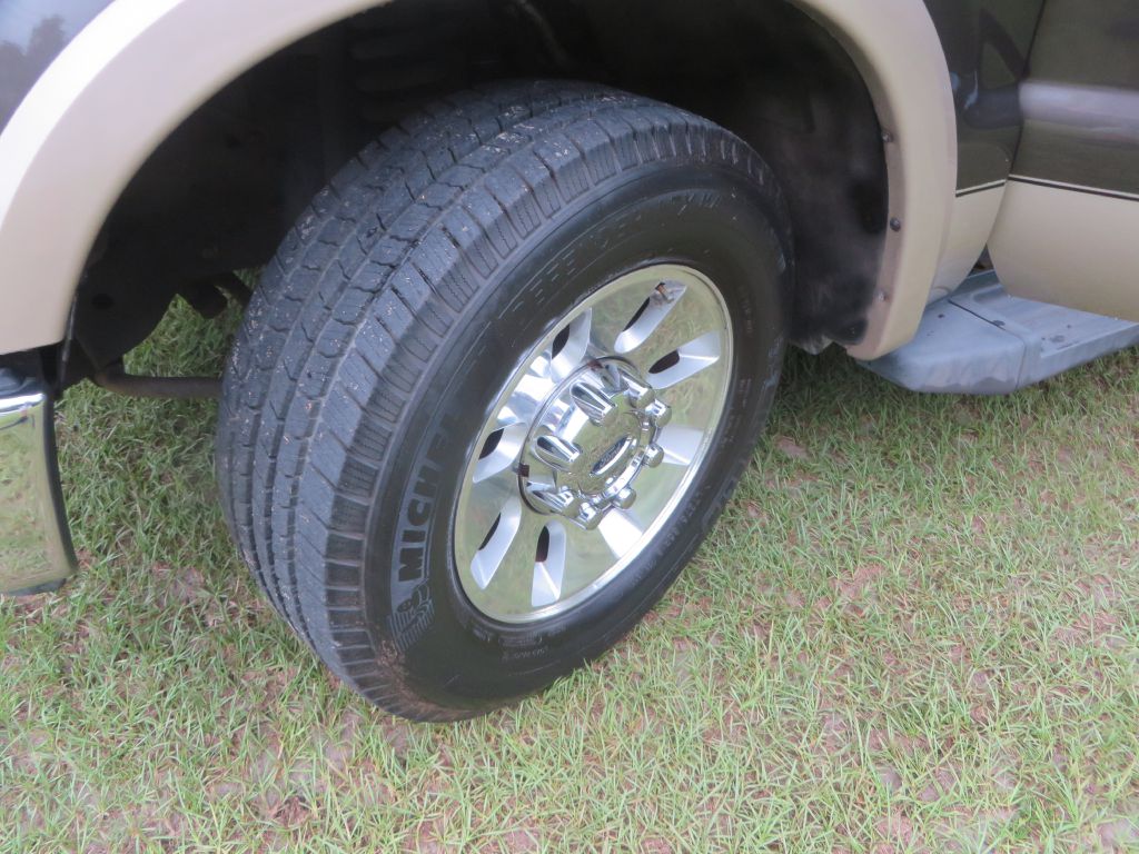 Photo 27 of this FORD F350