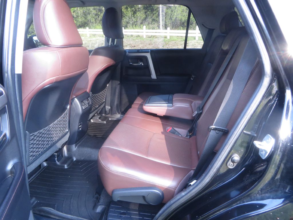 Photo 27 of this TOYOTA 4RUNNER