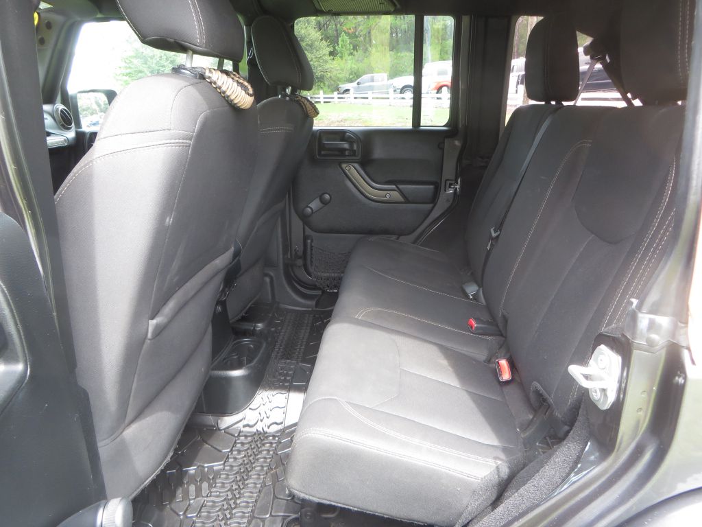 Photo 21 of this JEEP WRANGLER UNLIMI