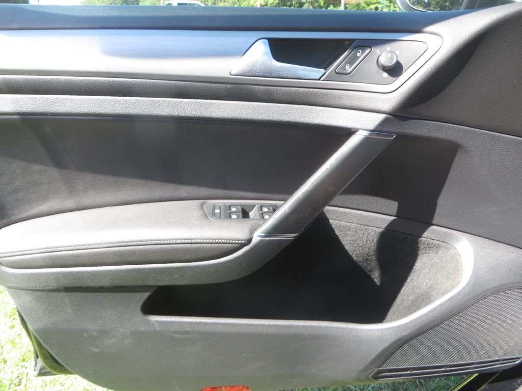 Photo 20 of this VOLKSWAGEN GOLF