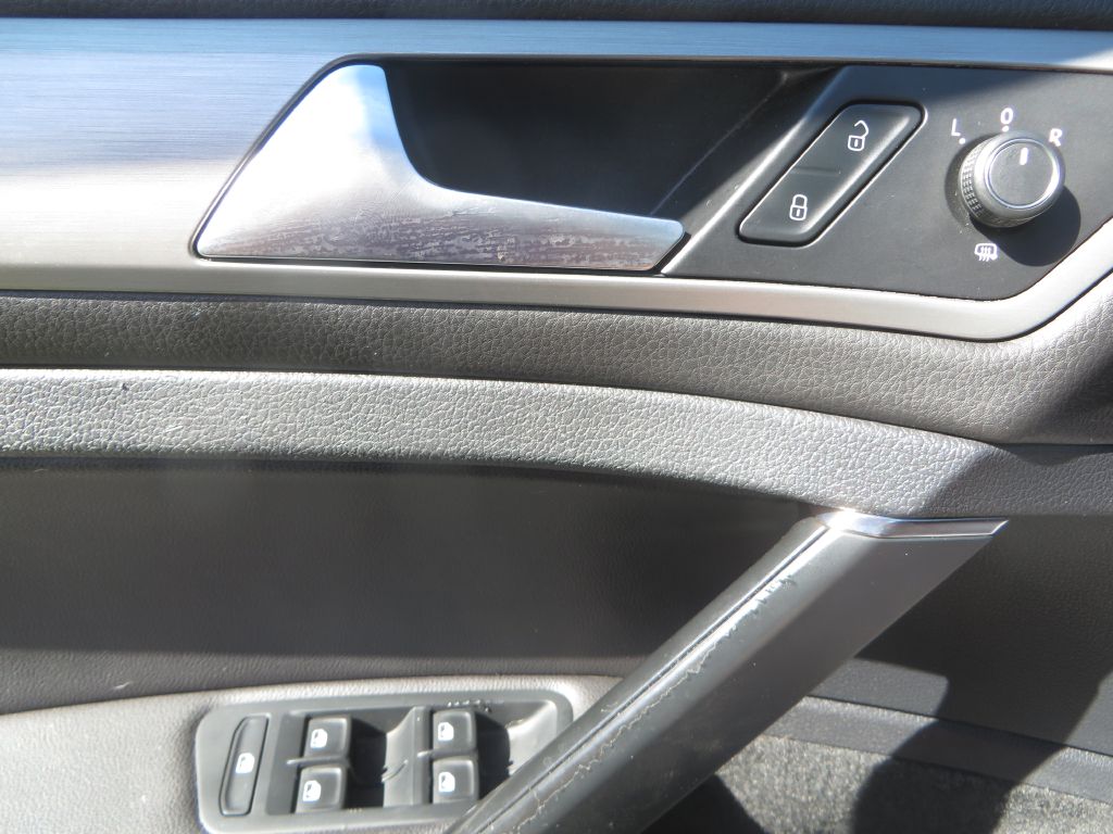 Photo 21 of this VOLKSWAGEN GOLF