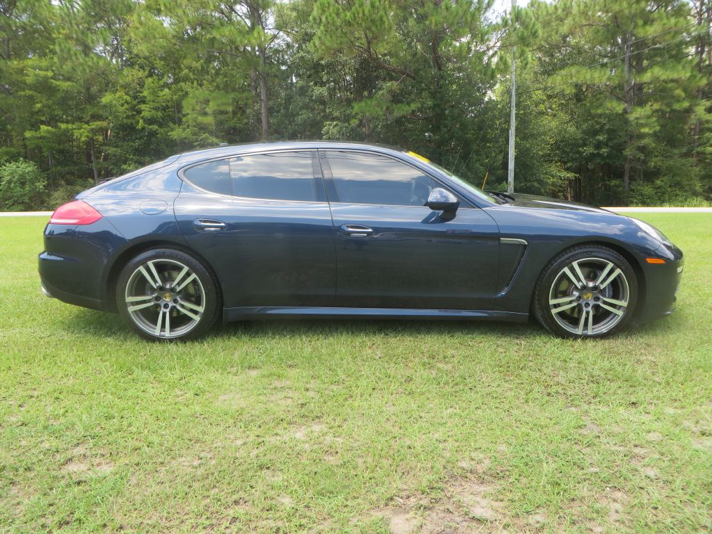 Photo 5 of this PORSCHE PANAMERA