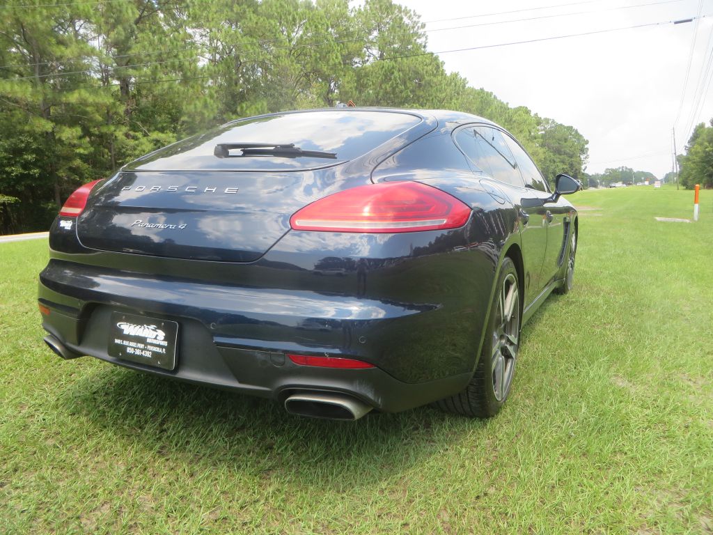 Photo 6 of this PORSCHE PANAMERA