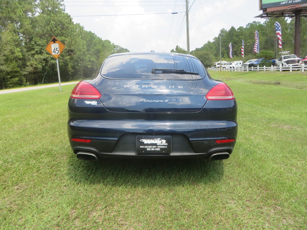 Photo 7 of this PORSCHE PANAMERA