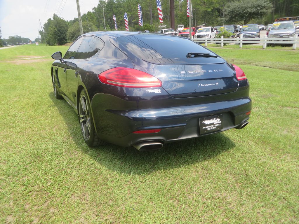 Photo 8 of this PORSCHE PANAMERA