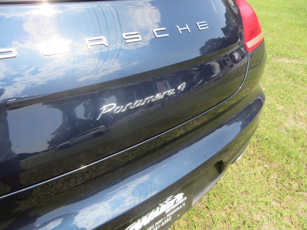 Photo 9 of this PORSCHE PANAMERA