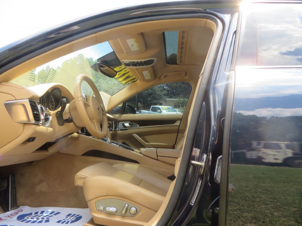 Photo 10 of this PORSCHE PANAMERA