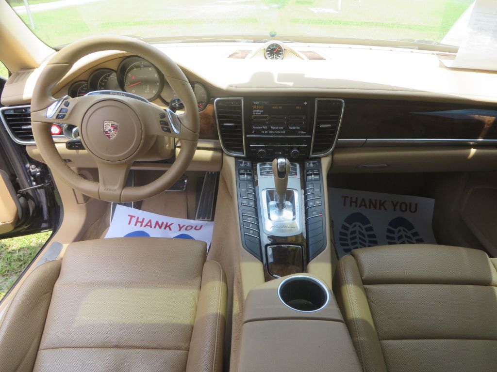 Photo 13 of this PORSCHE PANAMERA